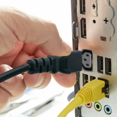 Ekon - Napájací kábel pre PC Schuko/IEC, 1,5 m, čierna