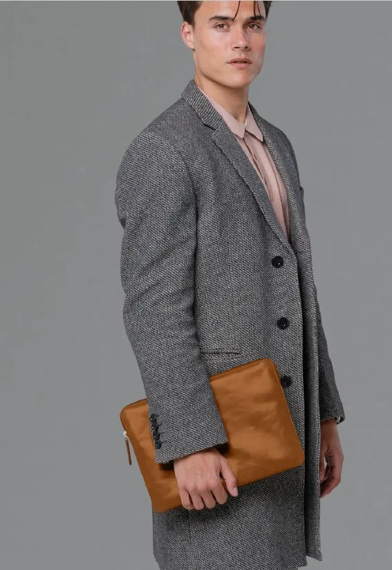 dbramante1928 - Puzdro Skagen Pro Plus (2. generácia) pre MacBook Pro 14''/laptop 14'', tan